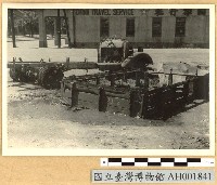 藏品(軍用卡車慘遭民眾焚毀)的圖片